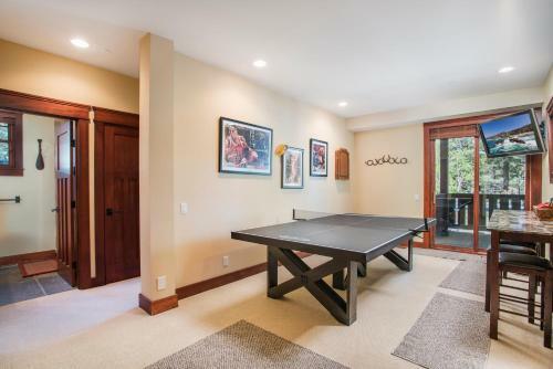 Lodge Mammoth Golf Properties By 101 Great Escapes