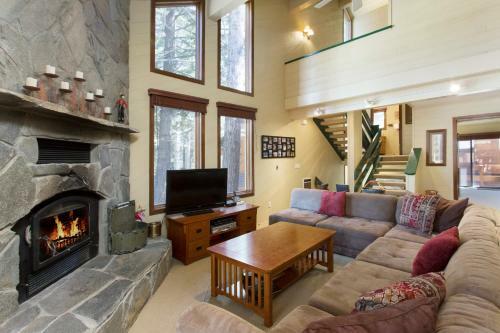 Lodge Mammoth Golf Properties By 101 Great Escapes