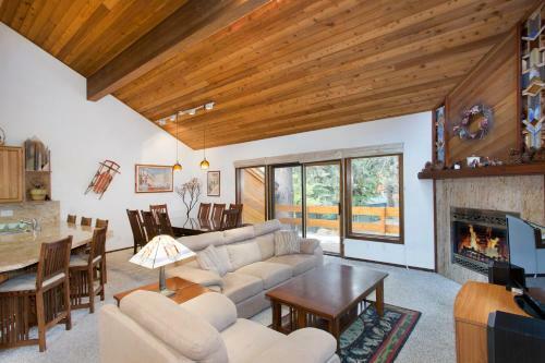 Lodge Mammoth Golf Properties By 101 Great Escapes