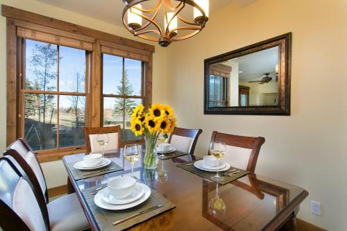 Lodge Mammoth Golf Properties By 101 Great Escapes