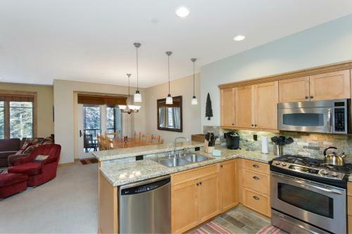 Lodge Mammoth Golf Properties By 101 Great Escapes