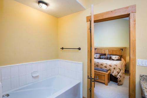 Lodge Mammoth Golf Properties By 101 Great Escapes