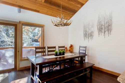 Lodge Mammoth Golf Properties By 101 Great Escapes