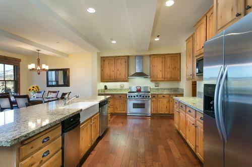 Lodge Mammoth Golf Properties By 101 Great Escapes