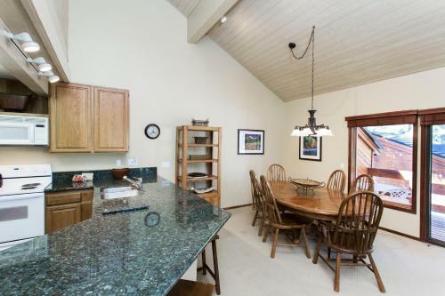 Lodge Mammoth Golf Properties By 101 Great Escapes