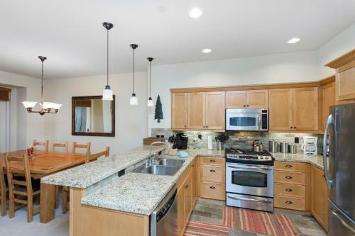 Lodge Mammoth Golf Properties By 101 Great Escapes