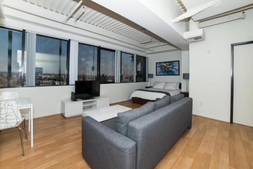 Hollywood Academy Apartment