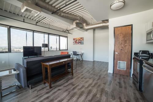Hollywood Academy Apartment