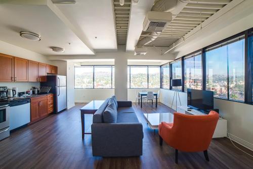 Hollywood Gallery Apartment
