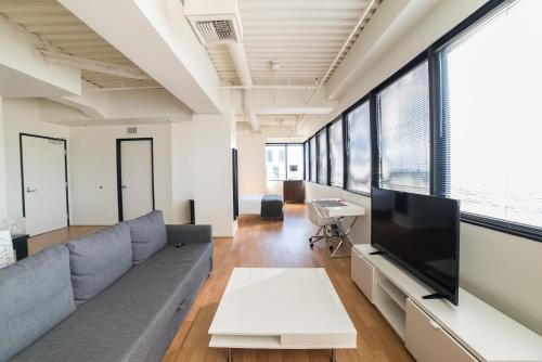 Hollywood Gallery Apartment