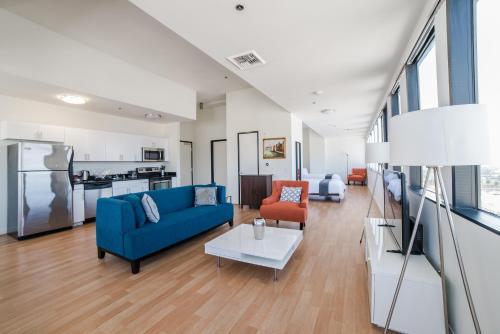 Hollywood Gallery Apartment