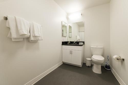 Hollywood Gallery Apartment