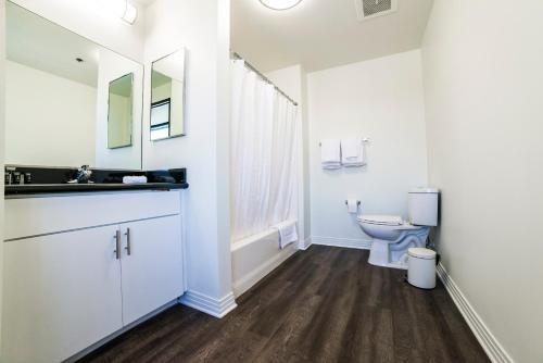 Hollywood Gallery Apartment