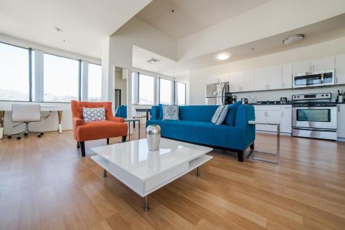 Hollywood Gallery Apartment