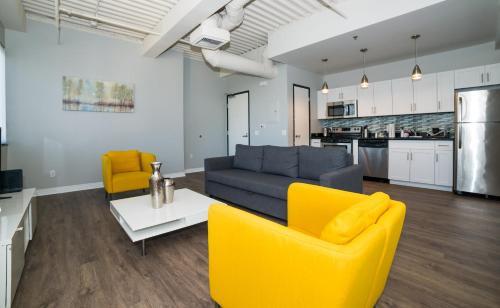 Hollywood Gallery Apartment