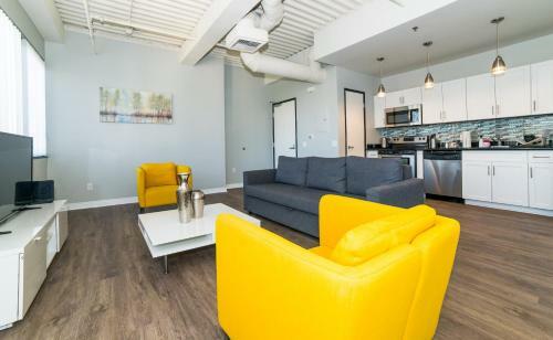 Hollywood Gallery Apartment