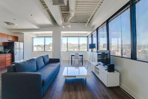 Hollywood Douglas Apartment