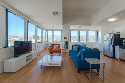 Hollywood Douglas Apartment