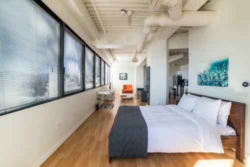 California Jewel Apartment