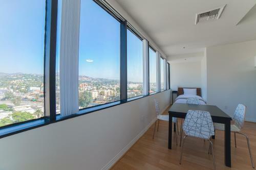 California Jewel Apartment