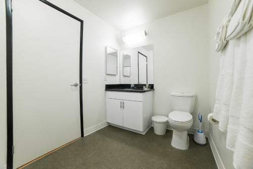 Hollywood Arch Apartment