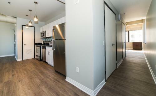 Hollywood Arch Apartment