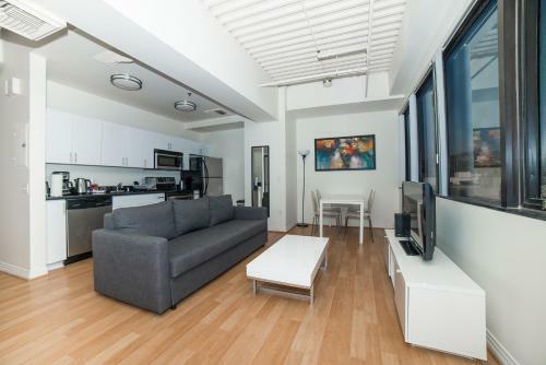 Hollywood Dicaprio Apartment