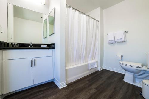 California Silver Apartment