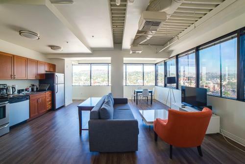 California Silver Apartment