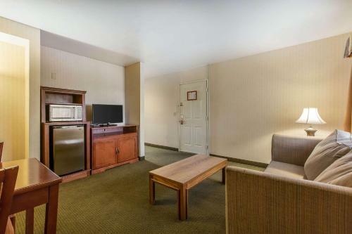 Hotel Econo Lodge Inn & Suites Riverside