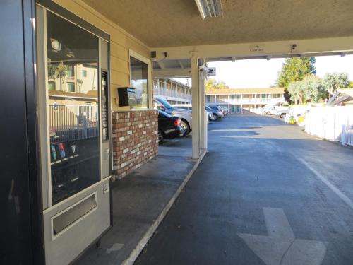 Capri Motel