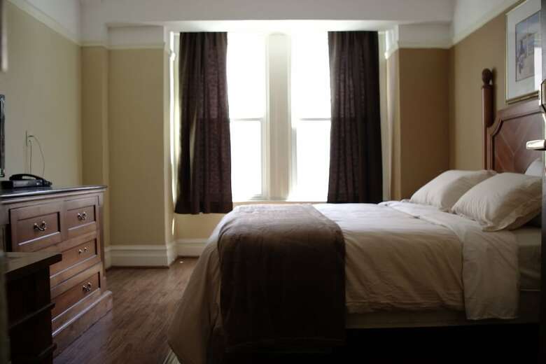 Yale Hotel