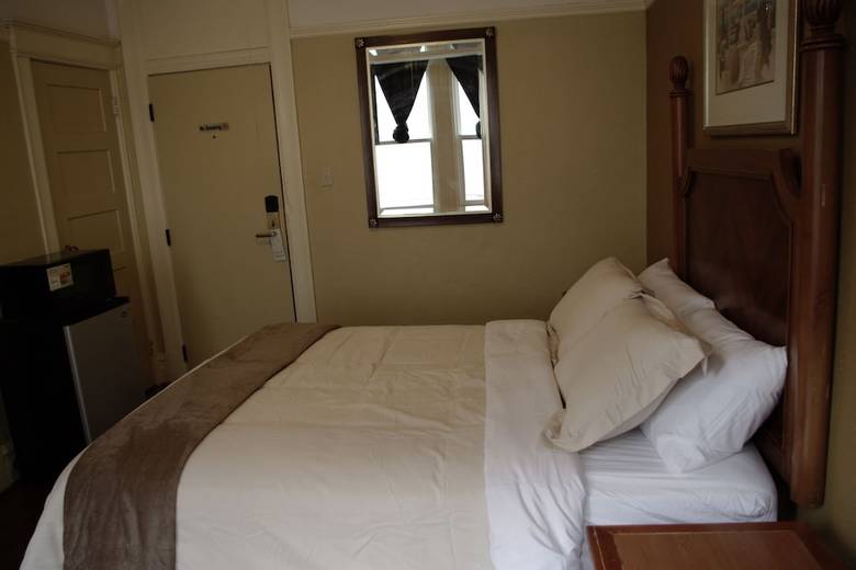 Yale Hotel