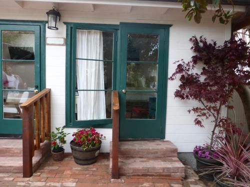 Redwood Hollow Cottages
