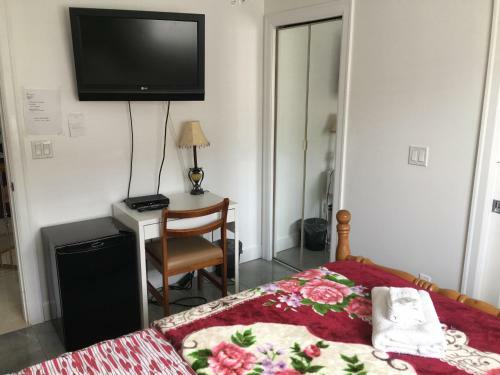 Hostal White House Bed And Breakfast
