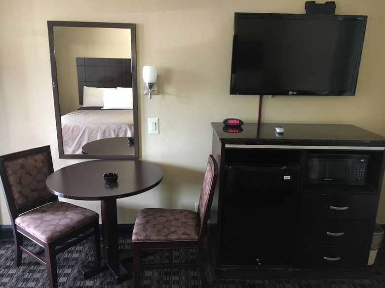 Motel Del Amo Inn