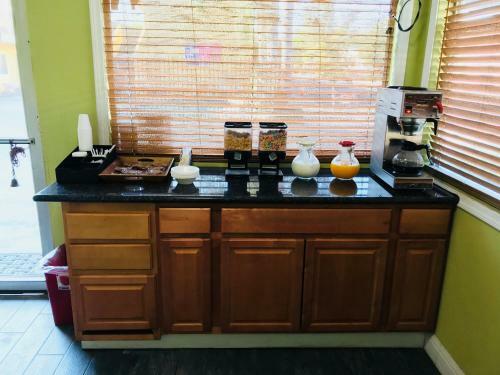 Motel Americas Best Value Inn Visalia
