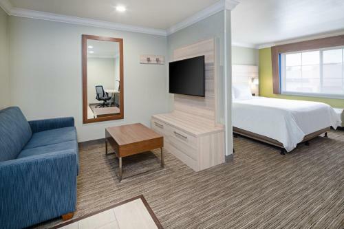 Holiday Inn Express Hotel & Suites Watsonville