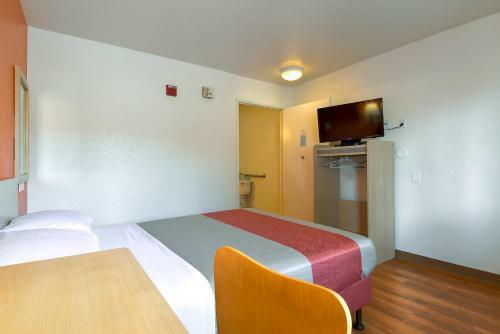 Motel 6 Westminster South - Long Beach Area
