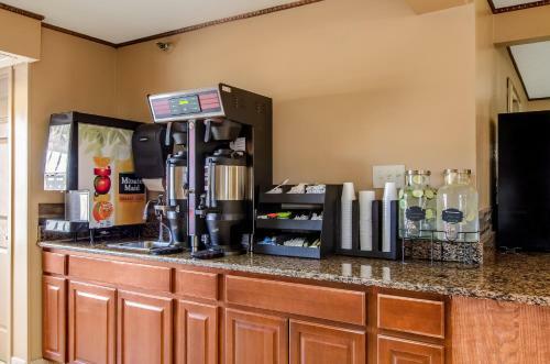 Motel Americas Best Value Inn & Suites