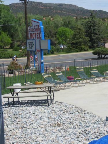 Silver Saddle Motel