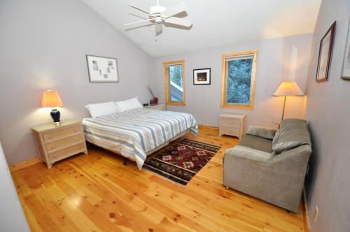 East Streamside Circle Holiday Home