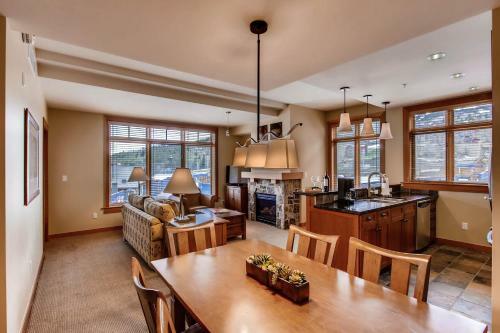Hotel Capitol Peak Lodge