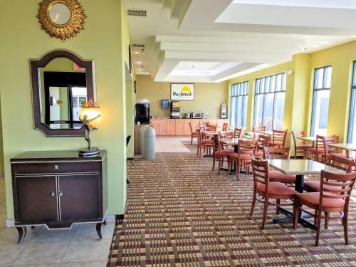 Hotel Days Inn Bradley Airport