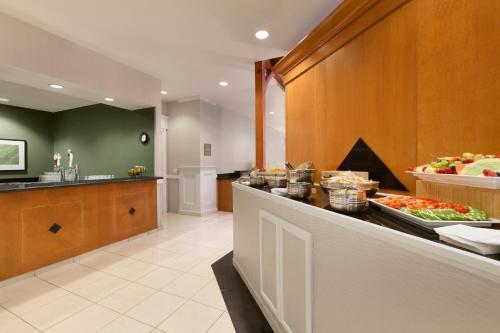 Hotel Embassy Suites Newark - Wilmington/south