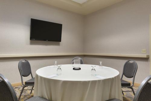 Hotel Embassy Suites Newark - Wilmington/south