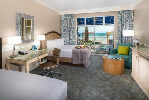 Hotel The Shores Resort & Spa