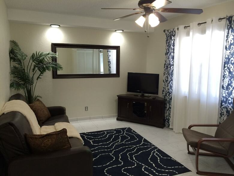 Apartamento Hollywood By The Sea Suites