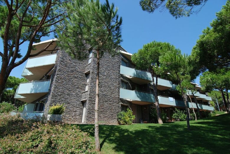 Ciutat De Palol Aparthotel