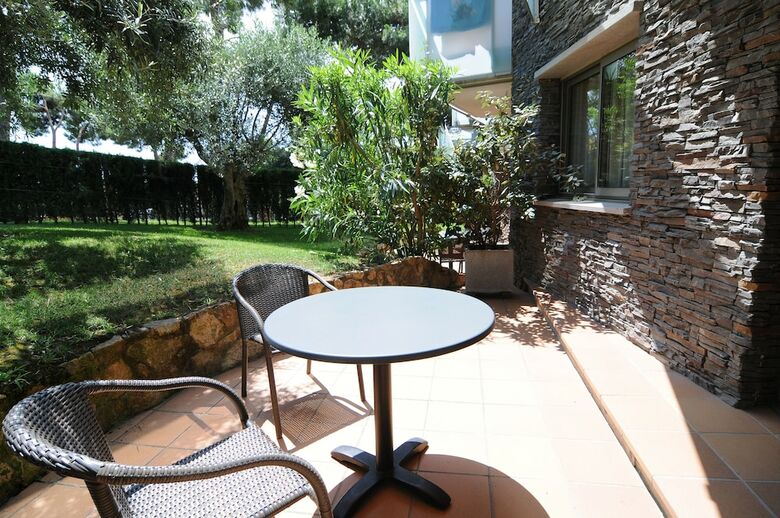 Ciutat De Palol Aparthotel